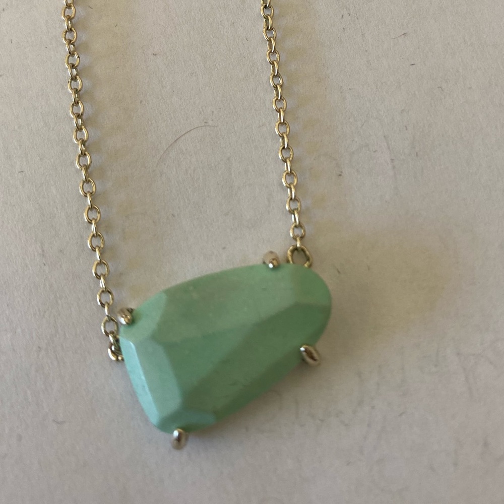 Kendra Scott necklace
